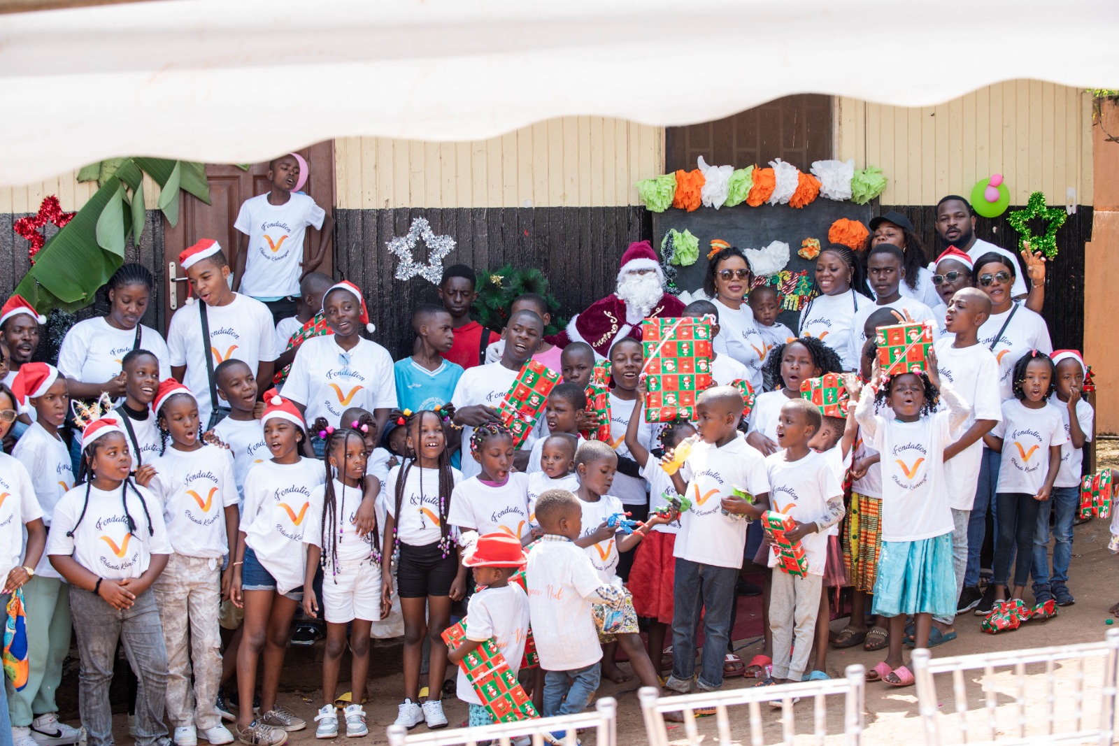 La Fondation RK apporte la magie de Noël à l'Orphelinat Foundation Famille Chrétienne